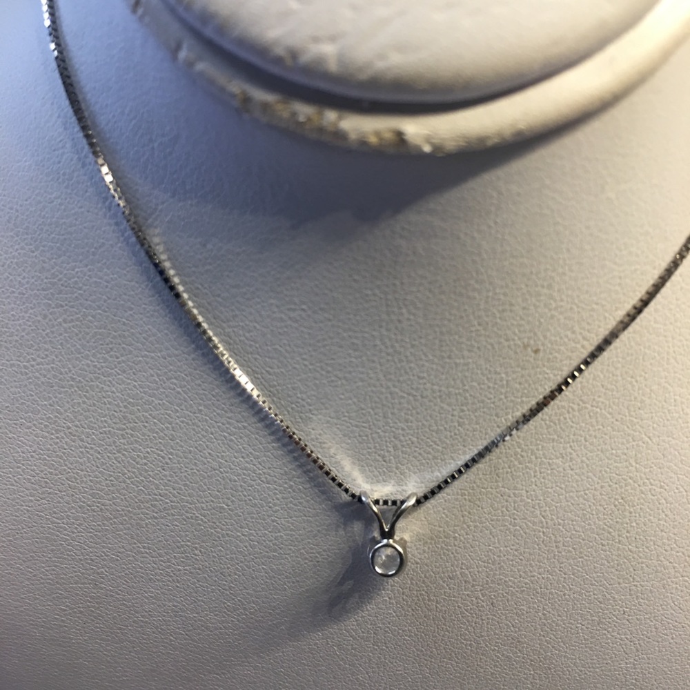14K  white gold diamonds siltier pendant - Picture 2 of 3